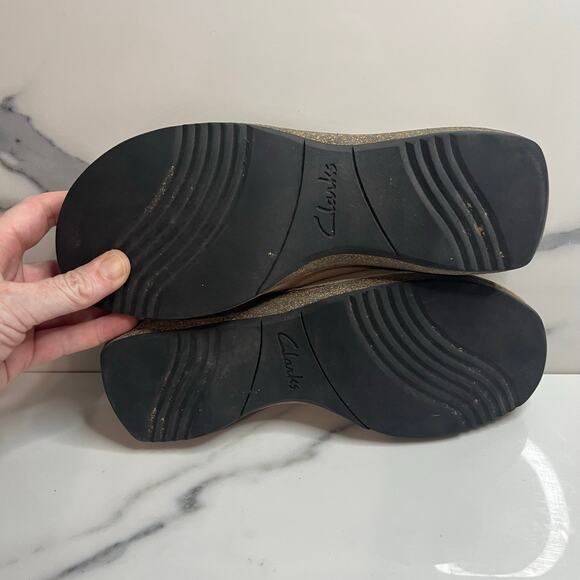 Clarks Women's Neutral Beige Leather Slide On Mules Sz 8 Comfort Outdoors - Picture 8 of 8